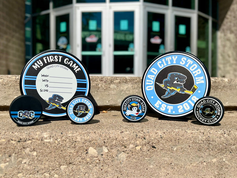 PUCKS & MINI STICKS